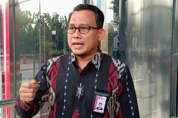 KPK panggil Lukas Enembe untuk diperiksa sebagai tersangka KPK panggil Lukas Enembe untuk diperiksa sebagai tersangka