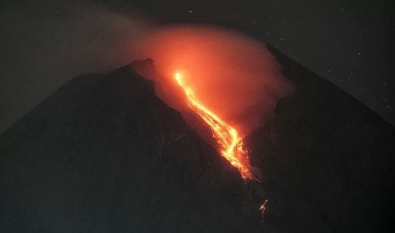 Gunung Merapi 13 kali luncurkan guguran lava selama sepekan Gunung Merapi 13 kali luncurkan guguran lava selama sepekan