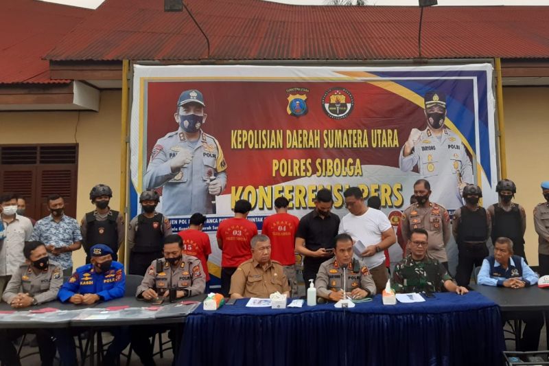 Polres Sibolga tangkap kapal bawa BBM solar ilegal Polres Sibolga tangkap kapal bawa BBM solar ilegal
