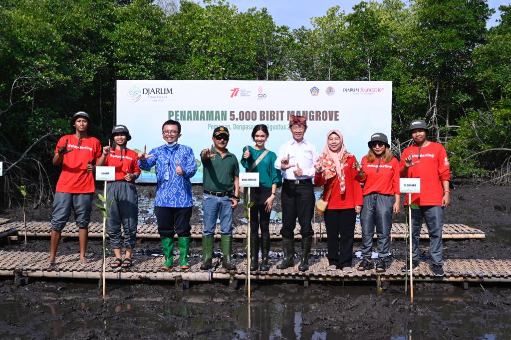 5.000 bibit pohon mangrove ditanam di Bali 5.000 bibit pohon mangrove ditanam di Bali
