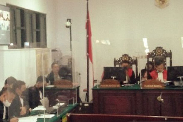 Mantan Wali Kota Ambon didakwa terima suap Rp11,259 miliar