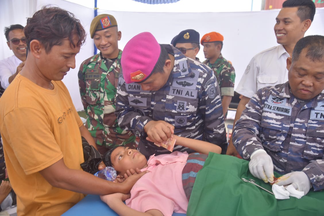 Sambut HUT TNI AL, Lanal Lhokseumawe gelar bhakti kesehatan di Pelabuhan Krueng Geukueh Sambut HUT TNI AL, Lanal Lhokseumawe gelar bhakti kesehatan di Pelabuhan Krueng Geukueh