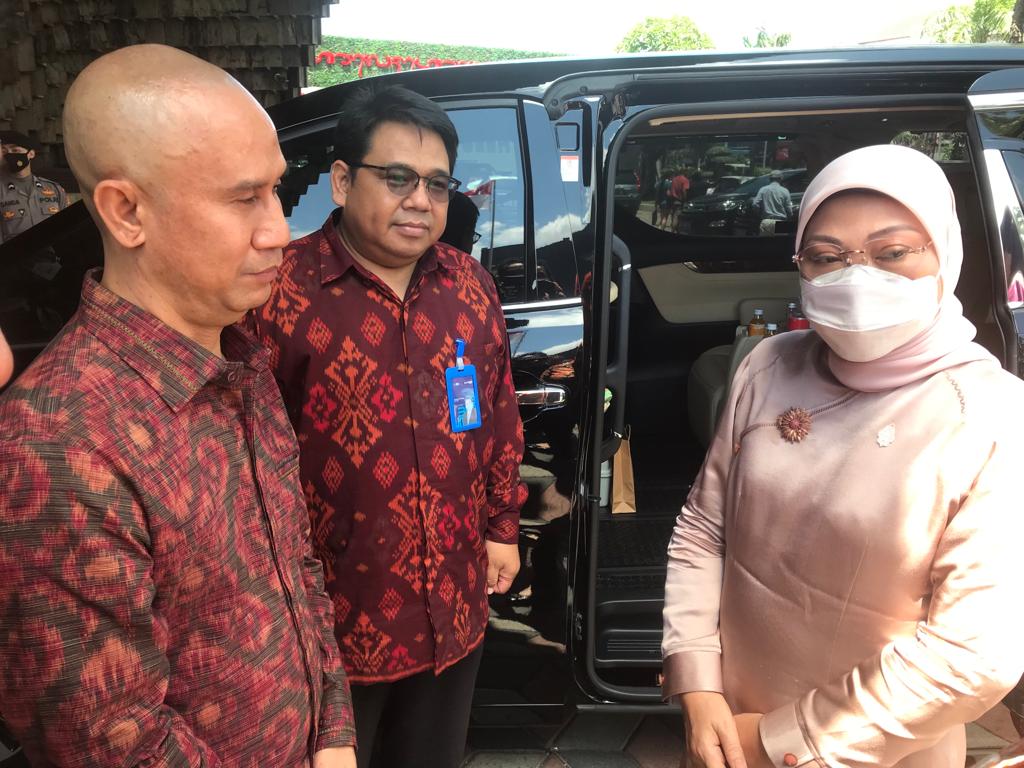 Menaker cek penerima BSU pekerja UKM di Bali Menaker cek penerima BSU pekerja UKM di Bali