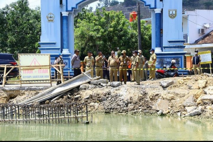Dapat bantuan gubernur, Desa Wonosoco-Berugenjang Kudus punya jembatan baru Dapat bantuan gubernur, Desa Wonosoco-Berugenjang Kudus punya jembatan baru