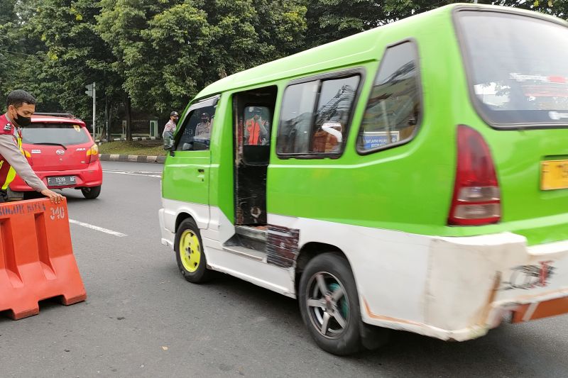 Pemkot Bogor naikkan tarif angkot sebagi dampak kenaikan harga BBM Pemkot Bogor naikkan tarif angkot sebagi dampak kenaikan harga BBM