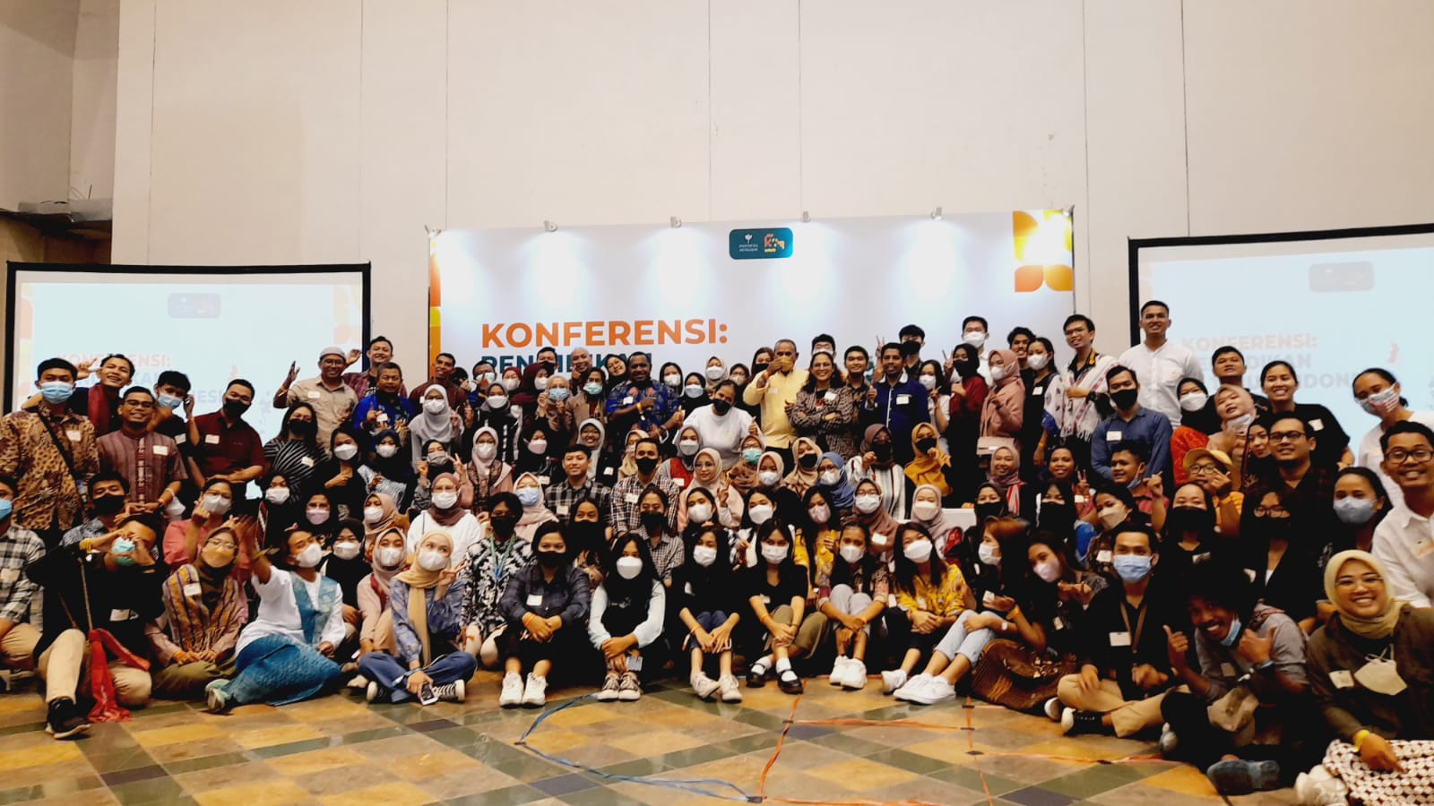 Indonesia Belajar angkat wajah anak di Indonesia Timur, terus sekolah meski terbatas Indonesia Belajar angkat wajah anak di Indonesia Timur, terus sekolah meski terbatas