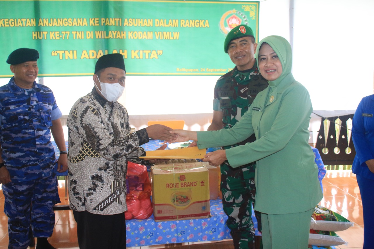 Pangdam VI/Mlw anjangsana ke rumah prajurit dan panti asuhan Pangdam VI/Mlw anjangsana ke rumah prajurit dan panti asuhan