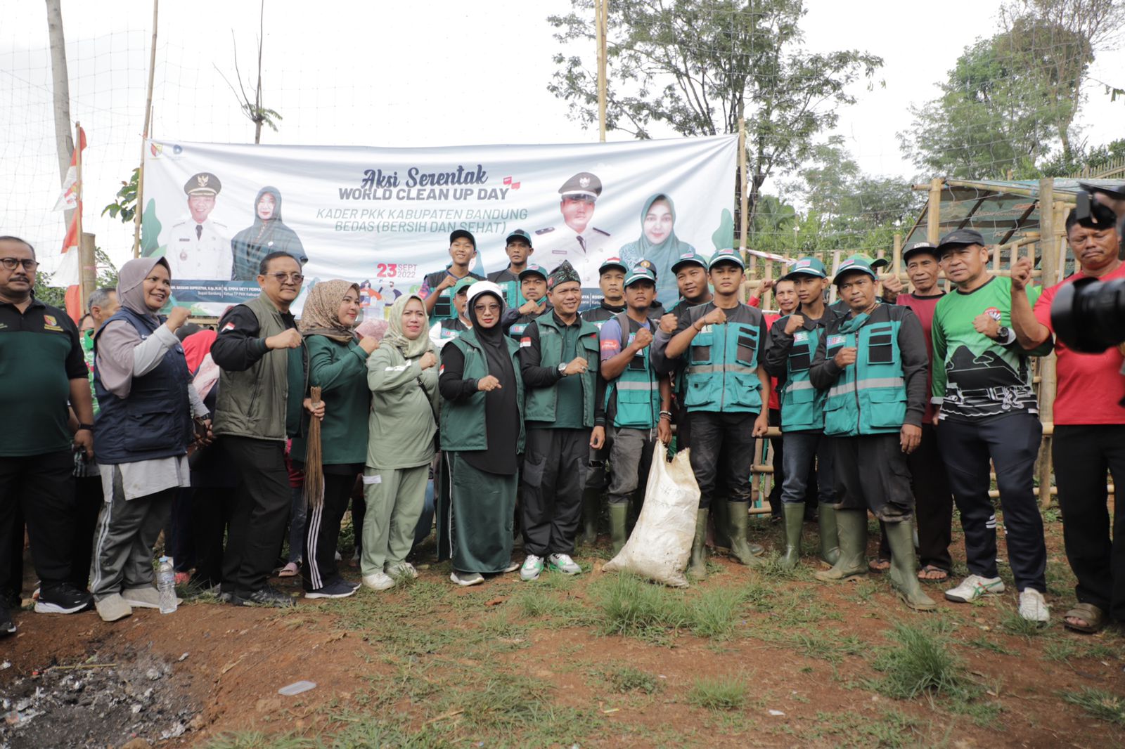 Kader PKK Kabupaten Bandung gelar aksi serentak World Clean Up Day Kader PKK Kabupaten Bandung gelar aksi serentak World Clean Up Day