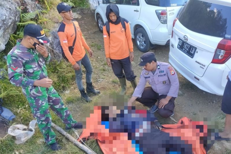 MRB evakuasi seorang pendaki di Gunung Bawakaraeng