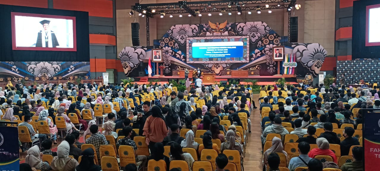 UM gelar wisuda 100 persen dengan total 1.036 orang wisuda di tengah pandemi UM gelar wisuda 100 persen dengan total 1.036 orang wisuda di tengah pandemi