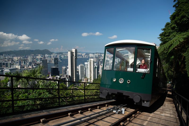Hong Kong Peak Tram kembali beroperasi setelah renovasi Hong Kong Peak Tram kembali beroperasi setelah renovasi