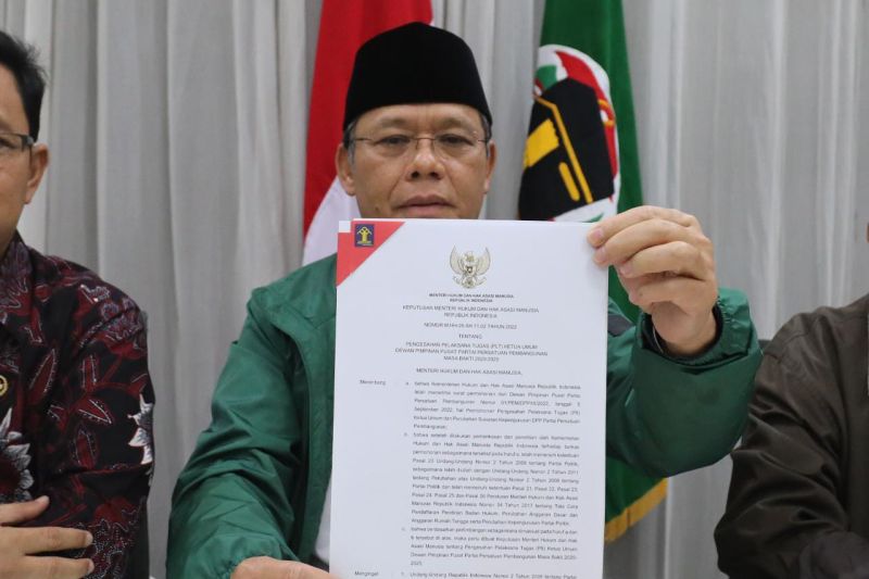PPP serahkan dokumen pergantian ketua umum ke KPU PPP serahkan dokumen pergantian ketua umum ke KPU