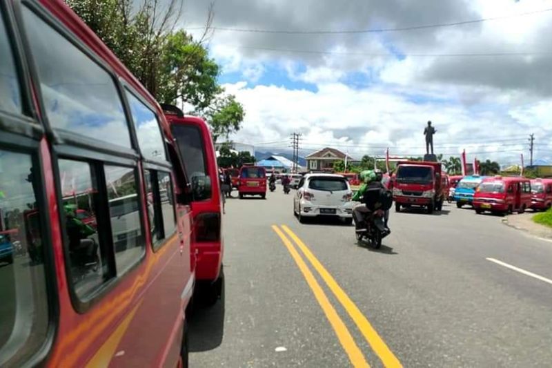 Pemkot Ambon belum sesuaikan tarif angkutan umum Pemkot Ambon belum sesuaikan tarif angkutan umum