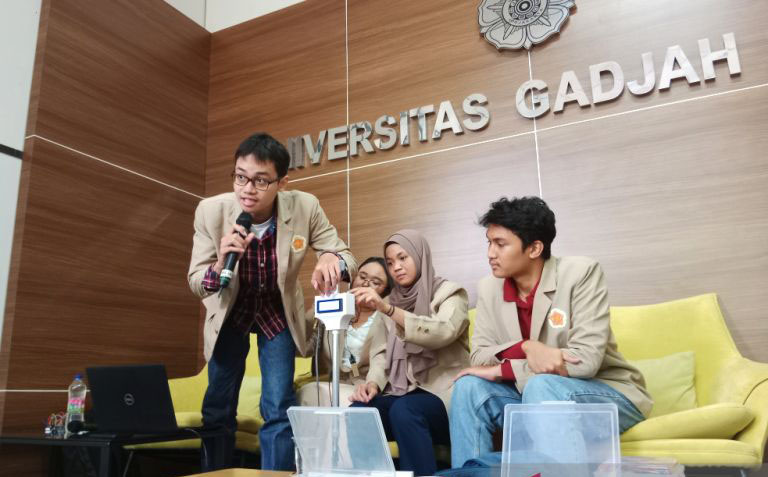 Mahasiswa UGM mengembangkan tongkat pintar multifungsi untuk lansia Mahasiswa UGM mengembangkan tongkat pintar multifungsi untuk lansia