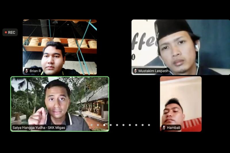 Pengamat : Tiga solusi atasi permasalahan harga BBM Pengamat : Tiga solusi atasi permasalahan harga BBM