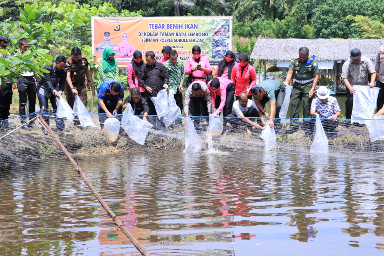 Optimalkan ketahanan pangan, Kapolres Subulussalam tebar 40 ribu ekor benih ikan Optimalkan ketahanan pangan, Kapolres Subulussalam tebar 40 ribu ekor benih ikan