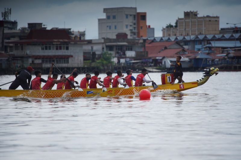 18 tim dari seluruh Kalbar ramaikan Festival Dragon Boat 18 tim dari seluruh Kalbar ramaikan Festival Dragon Boat