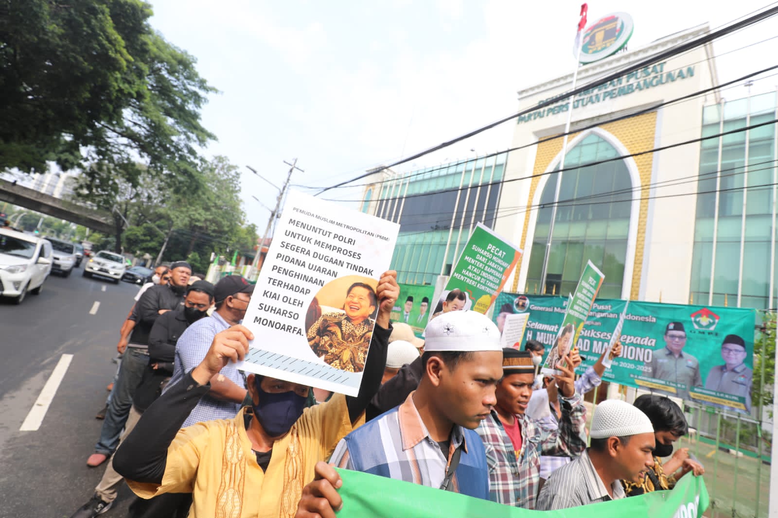 Gelar aksi, santri minta laporan dugaan kasus amplop kiai ditindaklanjuti Gelar aksi, santri minta laporan dugaan kasus amplop kiai ditindaklanjuti