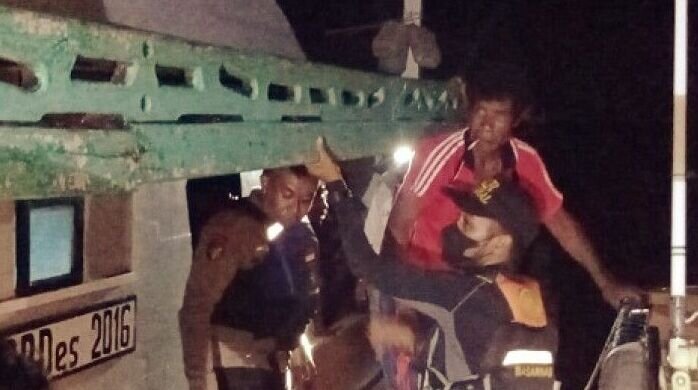 Tim SAR evakuasi 38 penumpang kapal alami kebocoran di laut Tim SAR evakuasi 38 penumpang kapal alami kebocoran di laut