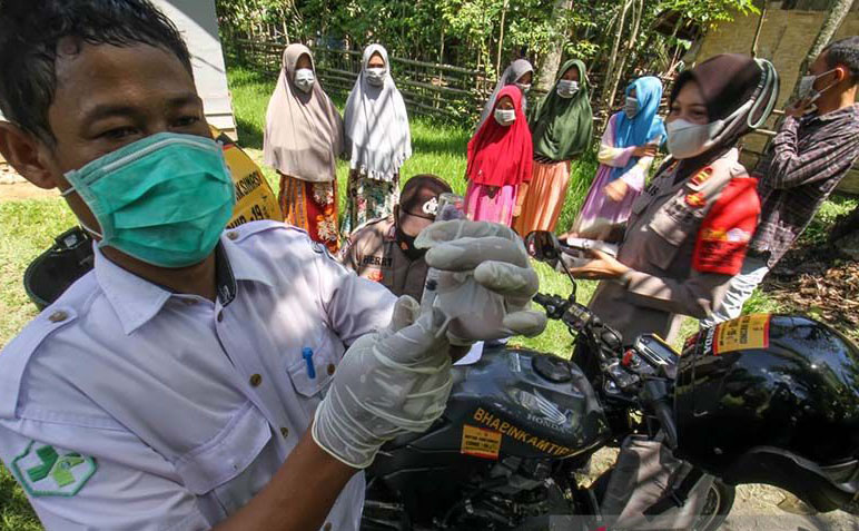 Penerima vaksin COVID-19 dosis ketiga capai 60,648 juta orang Penerima vaksin COVID-19 dosis ketiga capai 60,648 juta orang