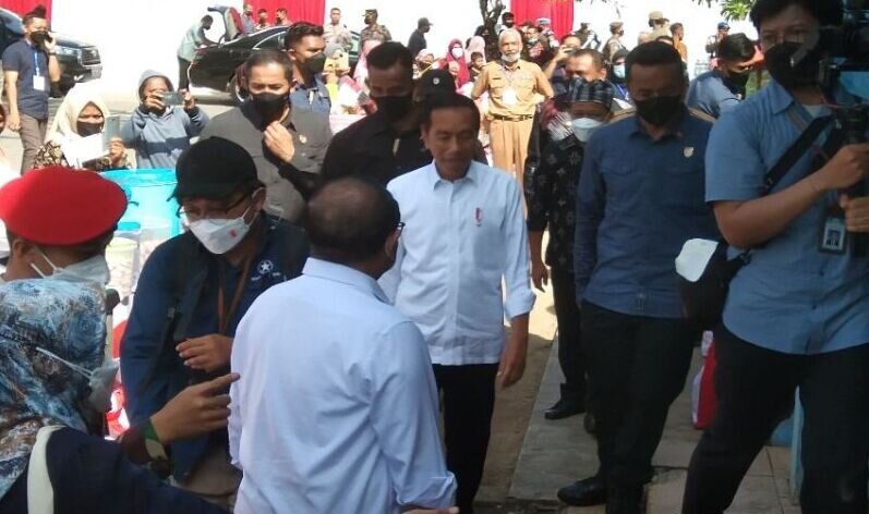 Presiden Jokowi sambangi pedagang di Pasar Wameo Baubau Presiden Jokowi sambangi pedagang di Pasar Wameo Baubau