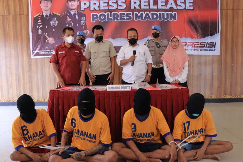 Polres Madiun ungkap empat kasus obat keras dan narkoba selama Agustus Polres Madiun ungkap empat kasus obat keras dan narkoba selama Agustus