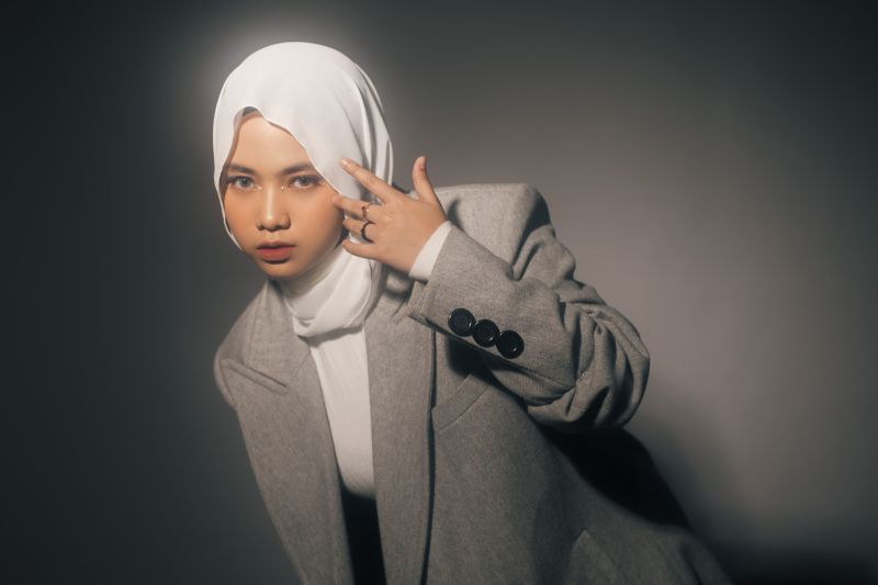 Hanin Dhiya hadirkan single terbaru Bertahan Tanpa Arah Hanin Dhiya hadirkan single terbaru Bertahan Tanpa Arah