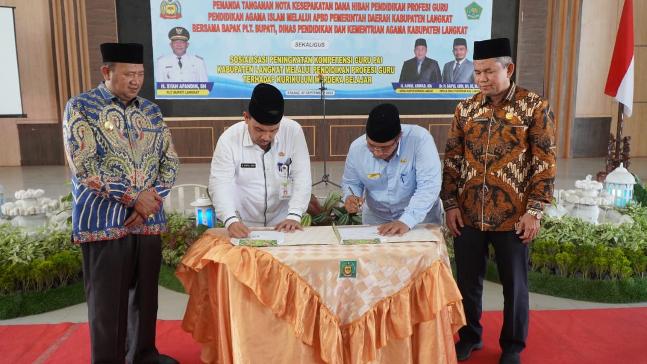 Guru PAI terima tambahan Rp1,5 juta dari APBD Langkat Guru PAI terima tambahan Rp1,5 juta dari APBD Langkat