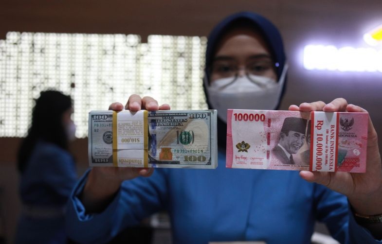 Rupiah pada Senin pagi menguat jadi Rp15.168 per dolar AS