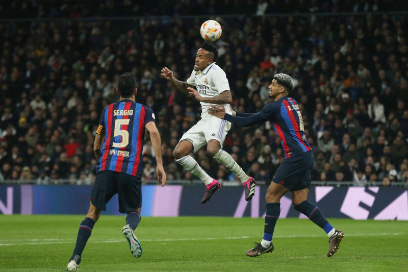 Bek Real Madrid Eder Militao mengalami cedera ACL Bek Real Madrid Eder Militao mengalami cedera ACL