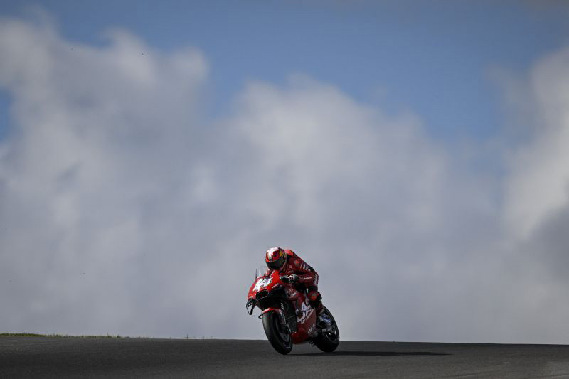 Pol Espargaro tak khawatir soal siapa rekan satu timnya di 2024 Pol Espargaro tak khawatir soal siapa rekan satu timnya di 2024