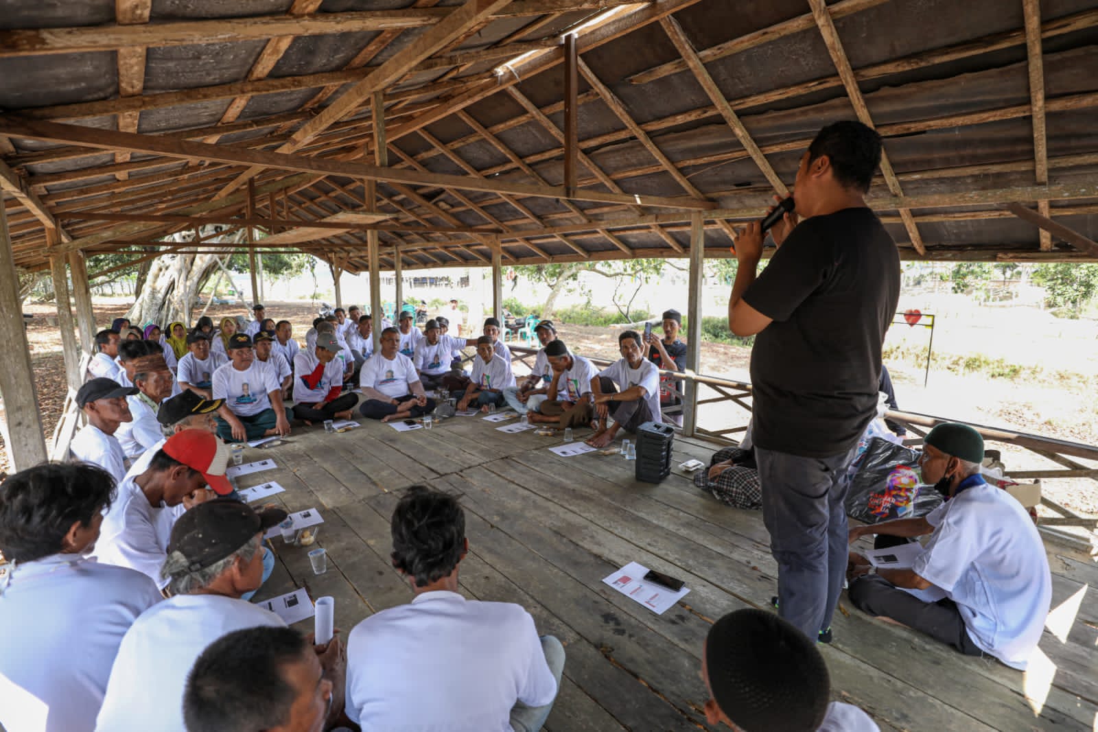 Warga pesisir OKI dapat penyuluhan pelestarian ekosistem sungai Warga pesisir OKI dapat penyuluhan pelestarian ekosistem sungai