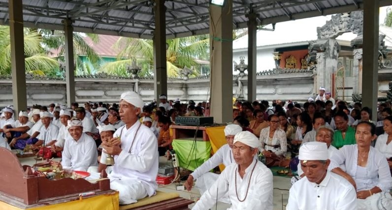 Umat Hindu di Kabupaten Belitung merayakan Galungan Umat Hindu di Kabupaten Belitung merayakan Galungan