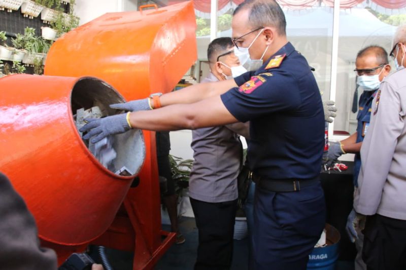 Bea Cukai Makassar musnahkan jutaan batang rokok ilegal Bea Cukai Makassar musnahkan jutaan batang rokok ilegal