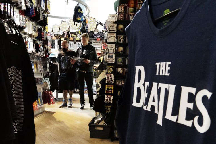 Keseruan berburu pernak-pernik The Beatles di Liverpool Keseruan berburu pernak-pernik The Beatles di Liverpool