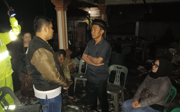 Rumah tengah gelar resepsi pernikahan hangus dilalap api Rumah tengah gelar resepsi pernikahan hangus dilalap api