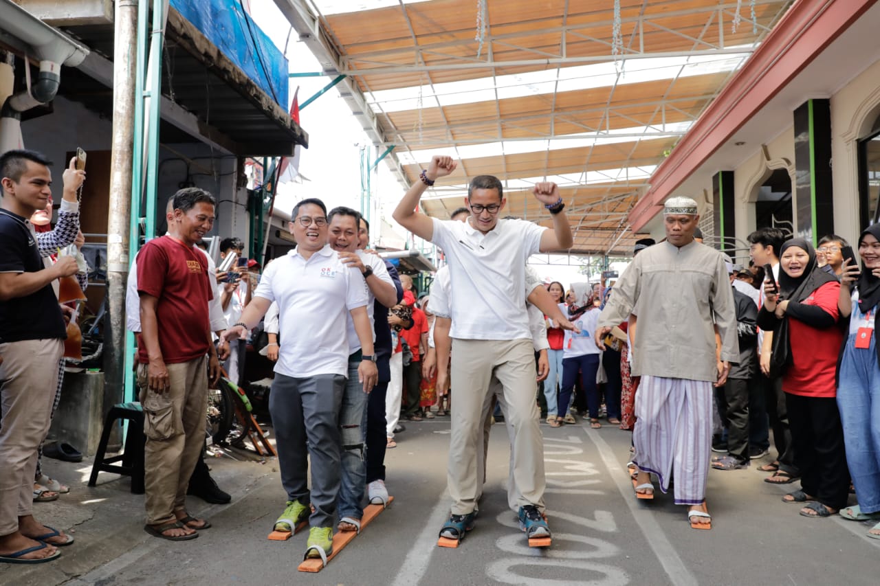 Rayakan HUT RI, Sandiaga beri bantuan modal usaha kepada disabilitas di Manggarai Rayakan HUT RI, Sandiaga beri bantuan modal usaha kepada disabilitas di Manggarai