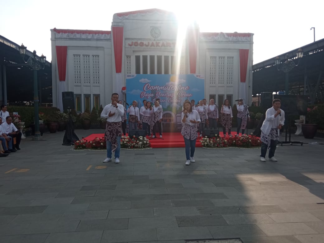 KAI Commuter gelar sosialisasi dan edukasi di Stasiun Yogyakarta gaya generasi urban KAI Commuter gelar sosialisasi dan edukasi di Stasiun Yogyakarta gaya generasi urban
