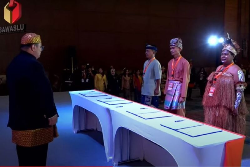 Bawaslu lantik 1.912 anggota Bawaslu untuk masa jabatan 2023-2028 Bawaslu lantik 1.912 anggota Bawaslu untuk masa jabatan 2023-2028