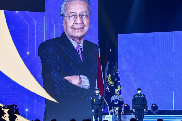 Mahathir Mohamad jalani observasi kesehatan di IJN di Kuala Lumpur Mahathir Mohamad jalani observasi kesehatan di IJN di Kuala Lumpur