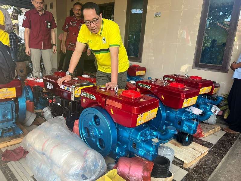 Nelayan KUB di Pati dapat bantuan mesin tempel dan jaring penangkap ikan Nelayan KUB di Pati dapat bantuan mesin tempel dan jaring penangkap ikan