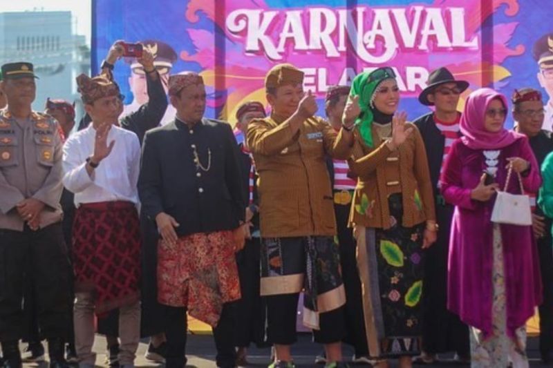 Bupati Jember sebut karnaval pelajar bantu gerakkan perekonomian warga Bupati Jember sebut karnaval pelajar bantu gerakkan perekonomian warga