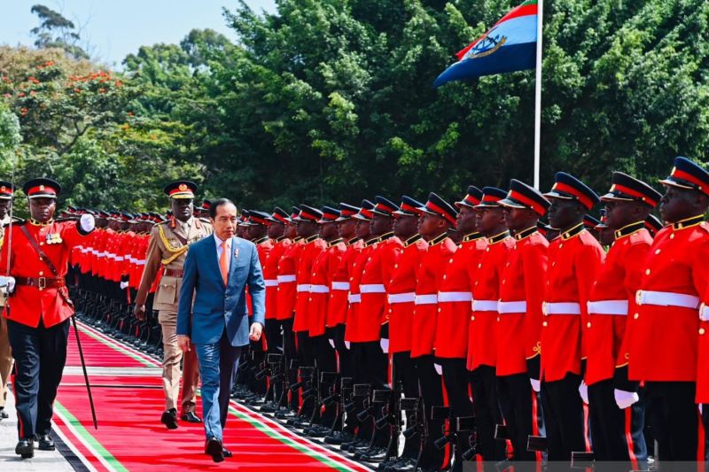 Jokowi disambut secara kenegaraan saat tiba di State House Nairobi Jokowi disambut secara kenegaraan saat tiba di State House Nairobi
