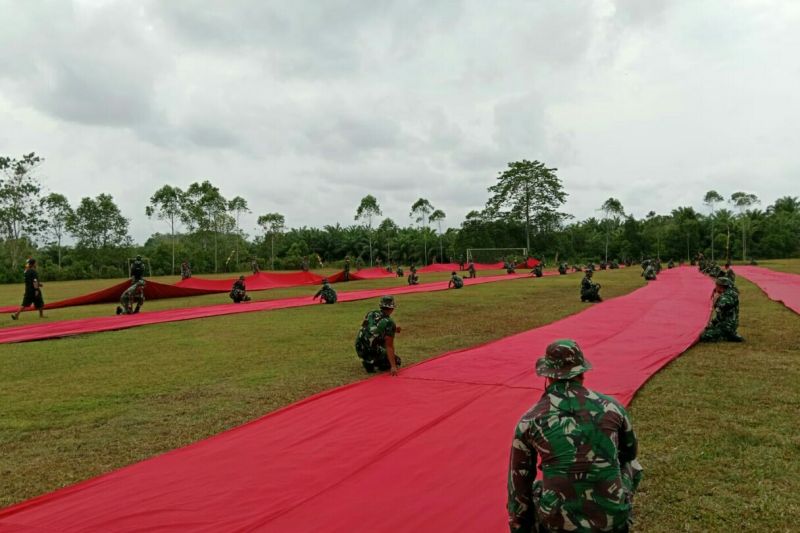 TNI kibarkan Merah Putih 110 X 48 meter di IKN TNI kibarkan Merah Putih 110 X 48 meter di IKN