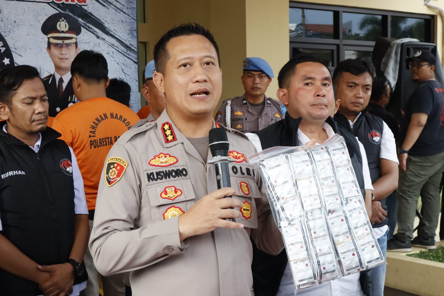 Sat Narkoba Polresta Bandung amankan 12 orang tersangka kasus narkotika