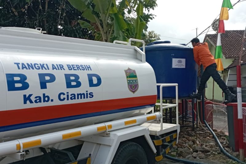 BPBD Ciamis salurkan bantuan air bersih ke desa terdampak kekeringan