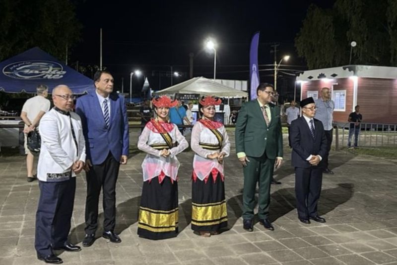 Penduduk Jawa disebut telah bentuk budaya gotong royong di Suriname Penduduk Jawa disebut telah bentuk budaya gotong royong di Suriname