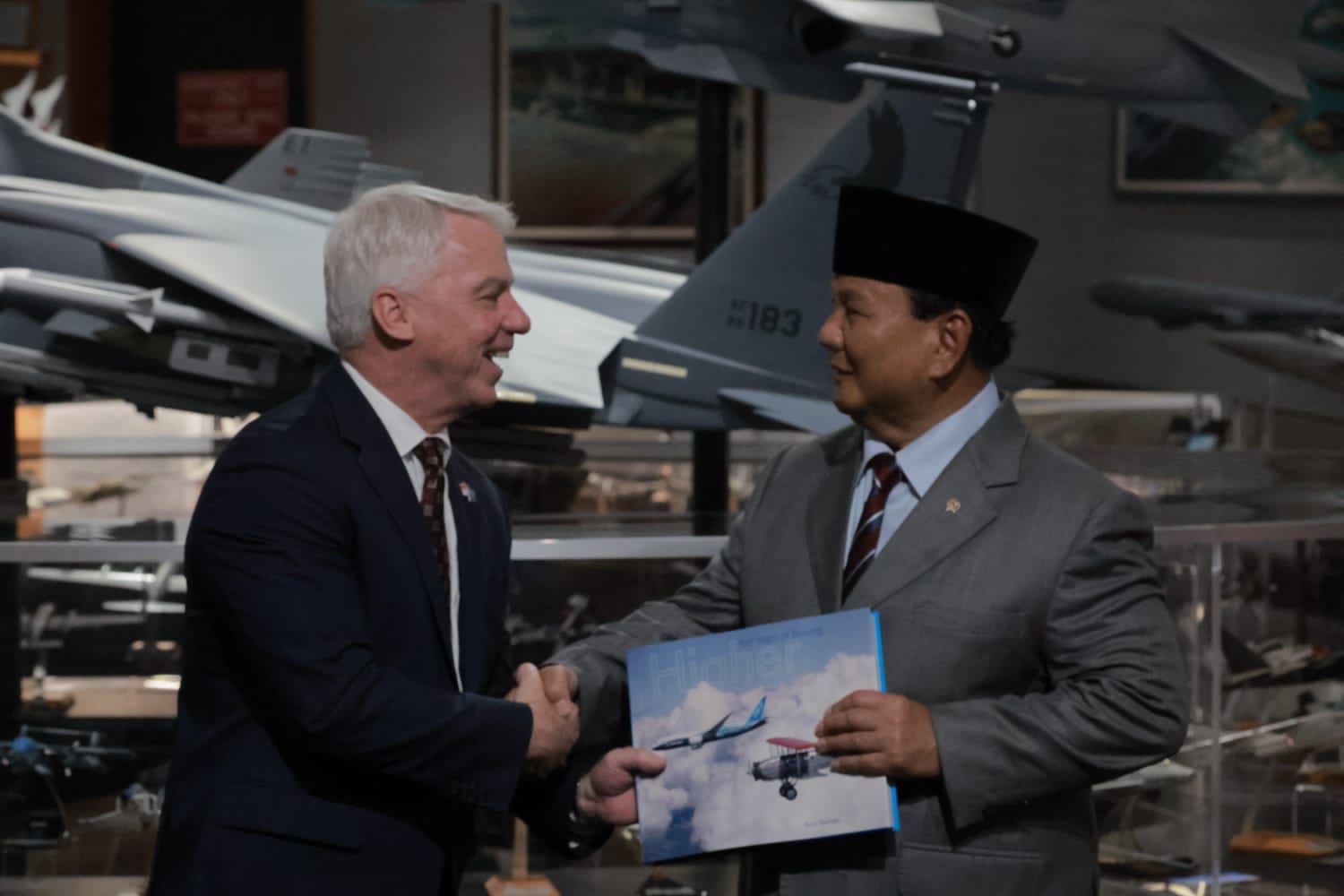 Menhan Prabowo perkuat TNI melalui pembelian 24 pesawat tempur F-15EX baru dari AS Menhan Prabowo perkuat TNI melalui pembelian 24 pesawat tempur F-15EX baru dari AS