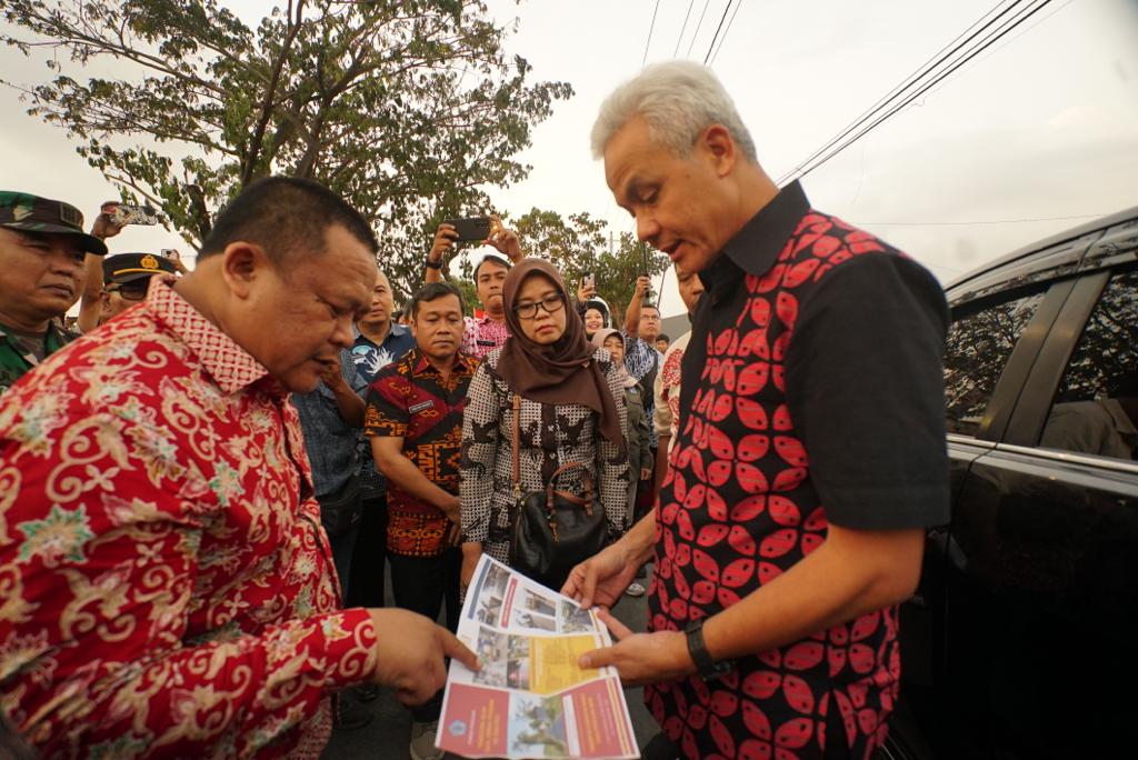 Warga ucapkan terima kasih Ganjar perbaiki jalan di Brebes Warga ucapkan terima kasih Ganjar perbaiki jalan di Brebes