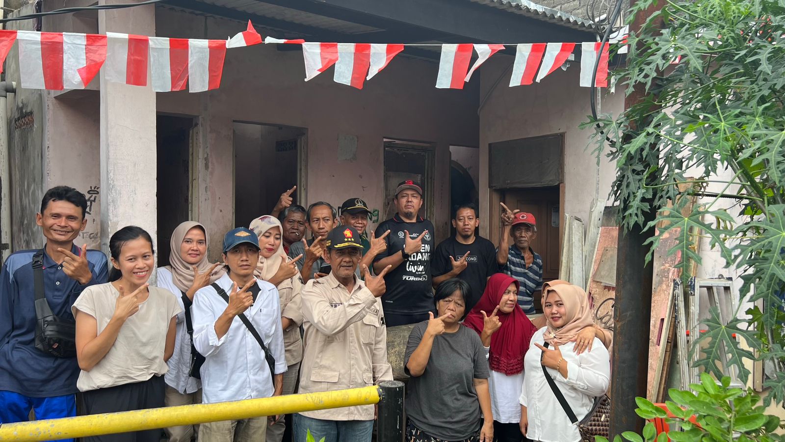Memanfaatkan sampah plastik jadi miliki nilai tambah Memanfaatkan sampah plastik jadi miliki nilai tambah